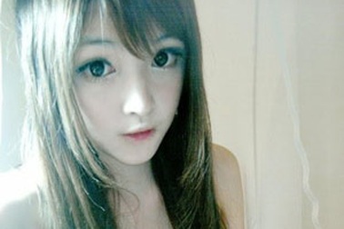 “Cô gái búp bê” làm xôn xao cư dân mạng