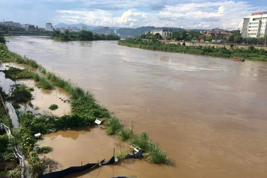 Mưa to mấy ngày liền, nước ở hồ thủy điện dâng cao đến mức nào?