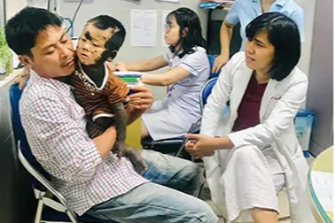 Người cha đi tìm hình hài mới cho con