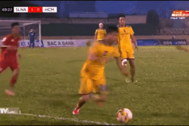 Cầu thủ suýt đá gẫy chân sao U23 Việt Nam bị treo giò 4 trận