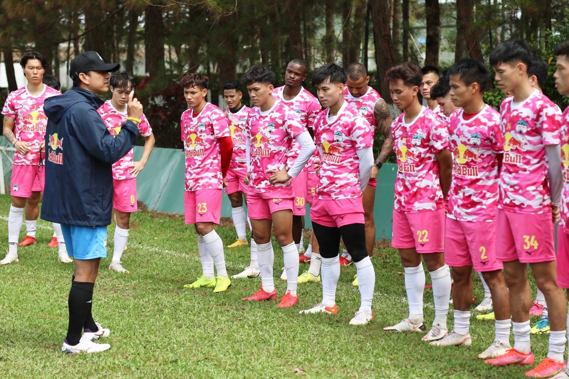 Báo Thái Lan: Kiatisuk chuẩn bị đưa HA Gia Lai đến ngôi vô địch V-League - 1 Báo Thái Lan: Kiatisuk chuẩn bị đưa HA Gia Lai đến ngôi vô địch V-League - 1