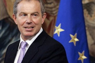 Blair “tranh” kỷ lục làm thủ tướng của “Bà đầm thép”