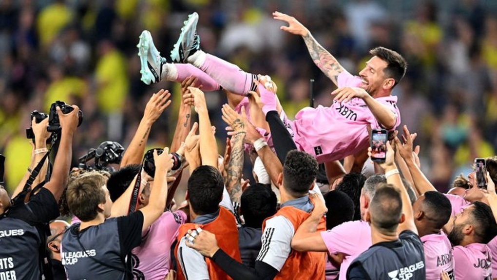Lionel Messi ẵm hai danh hiệu cá nhân, lập hàng loạt kỷ lục vĩ đại - 3 Lionel Messi ẵm hai danh hiệu cá nhân, lập hàng loạt kỷ lục vĩ đại - 3