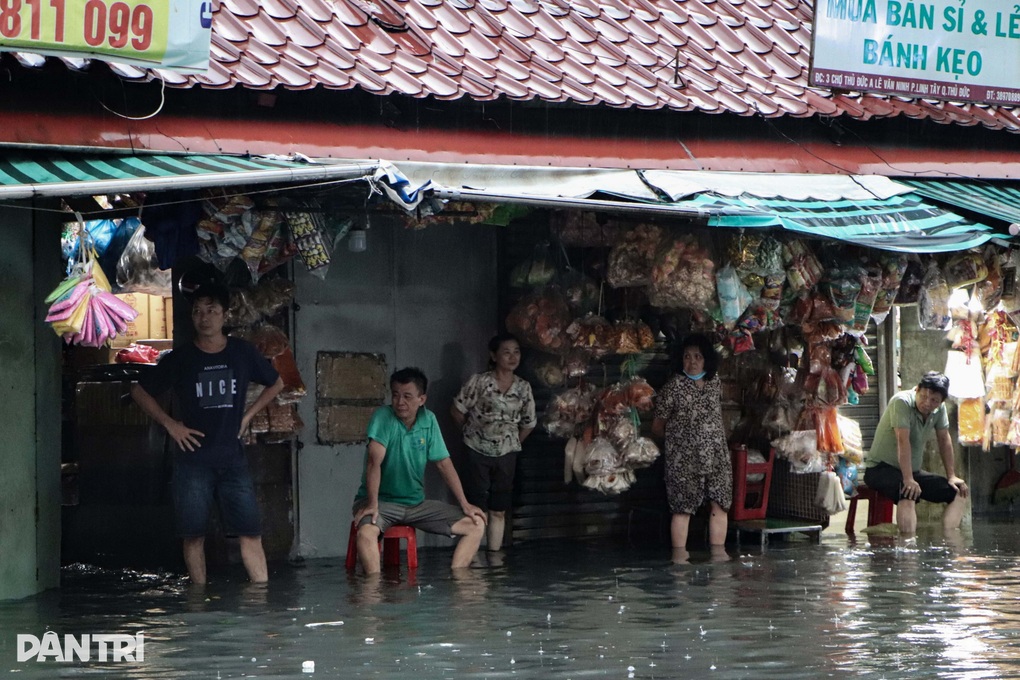 TPHCM dự báo mưa dông nhiều trong tháng 7, nguy cơ ngập lụt nhiều nơi - 2 TPHCM dự báo mưa dông nhiều trong tháng 7, nguy cơ ngập lụt nhiều nơi - 2