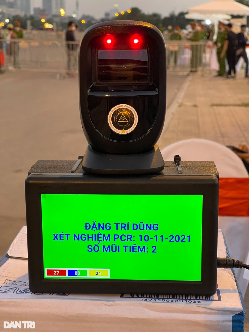 Vào sân Mỹ Đình bằng căn cước công dân gắn chip, mỗi người chỉ mất 3 giây - 2 Vào sân Mỹ Đình bằng căn cước công dân gắn chip, mỗi người chỉ mất 3 giây - 2