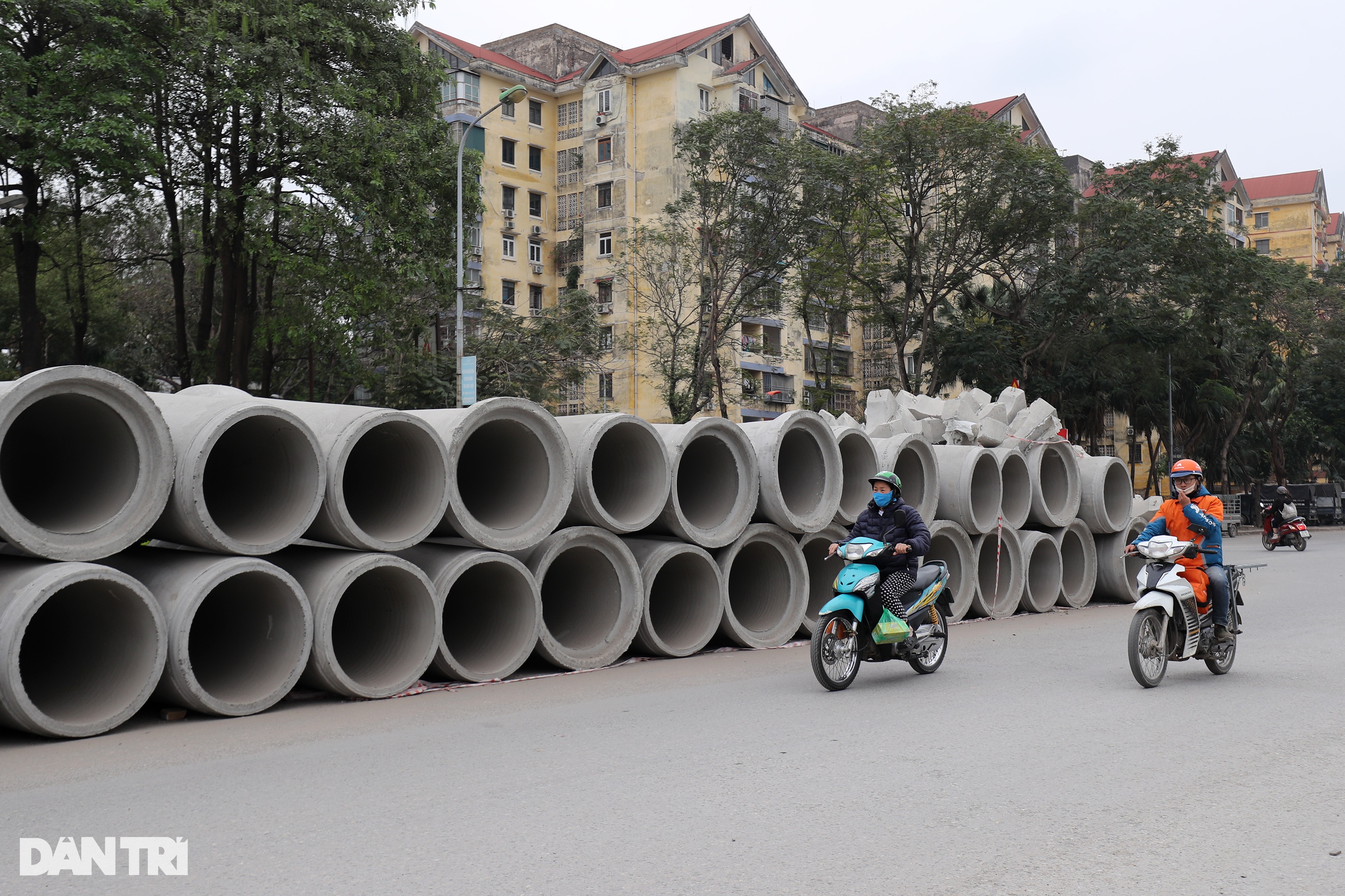 Tuyến đường nghìn tỷ ở Hà Nội ngổn ngang, ngập rác sau 10 năm thi công - 11