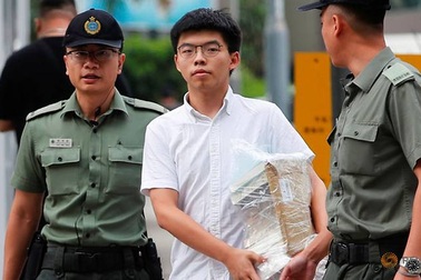 Hong Kong bắt lại thủ lĩnh phong trào “Ô dù” giữa lúc căng thẳng