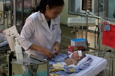 Kỳ tích ít biết vụ bé 11 ngày tuổi bị đâm thấu sọ