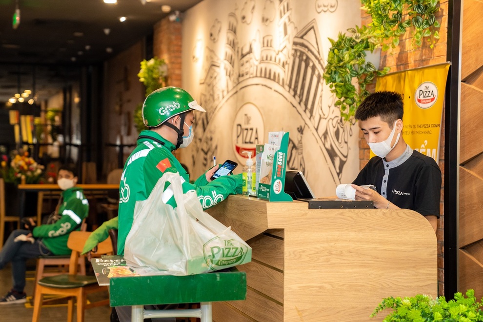 Hà Nội: Một số TTTM Vincom bắt đầu hoạt động trở lại - 5 Hà Nội: Một số TTTM Vincom bắt đầu hoạt động trở lại - 5