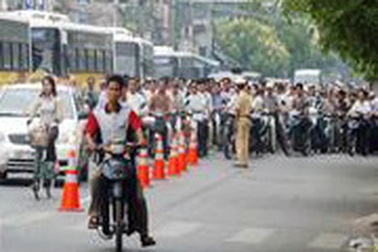 Hà Nội: Nạn tắc đường ngày càng nóng