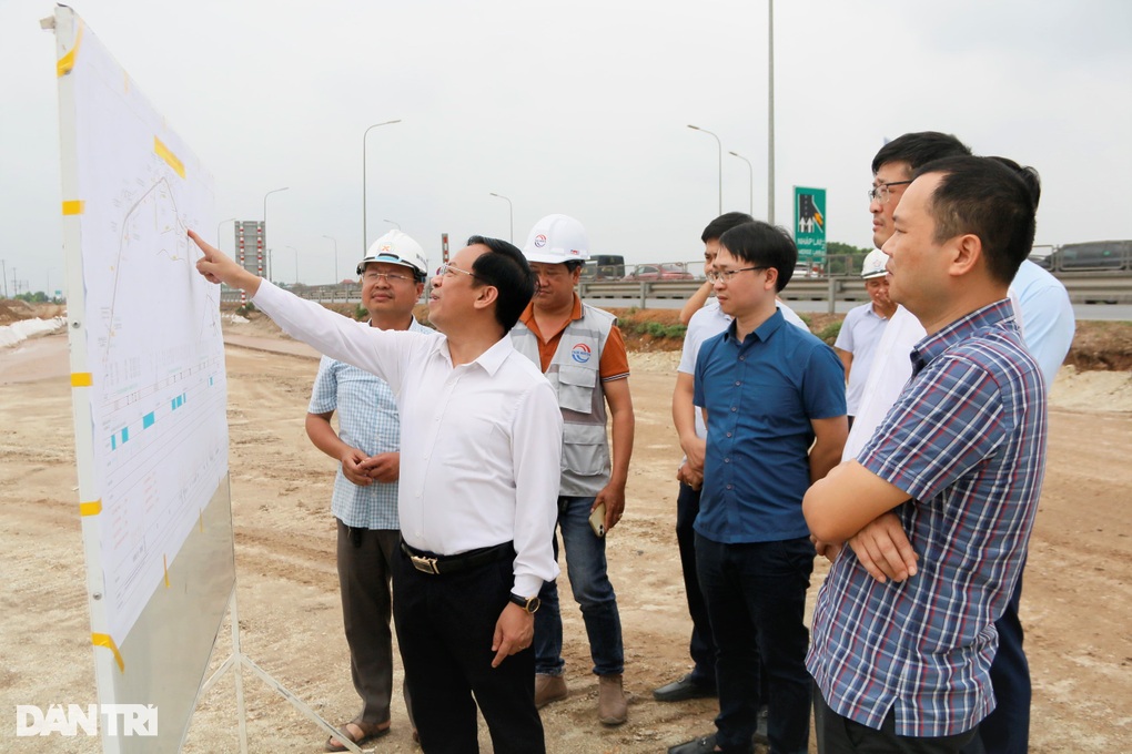 Công nhân xuyên lễ thi công các công trình trọng điểm quốc gia - 2 Công nhân xuyên lễ thi công các công trình trọng điểm quốc gia - 2