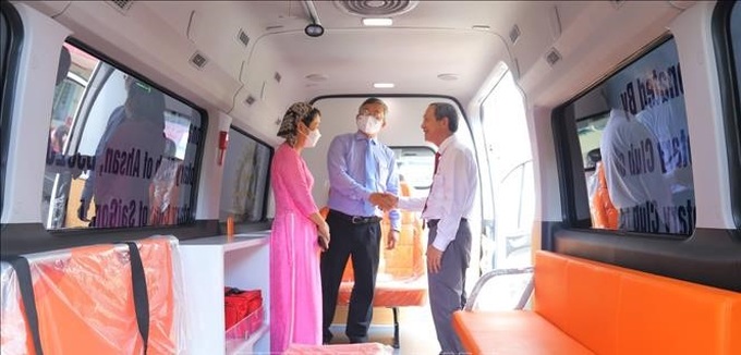 Xe cứu thương hiện đại được tài trợ cho BV Phụ sản thành phố Cần Thơ.