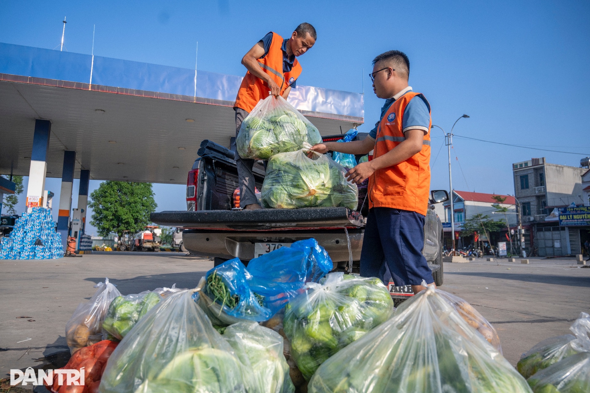 Bếp ăn 0 đồng ấm lòng đồng bào vùng lũ Bắc Ninh - 1