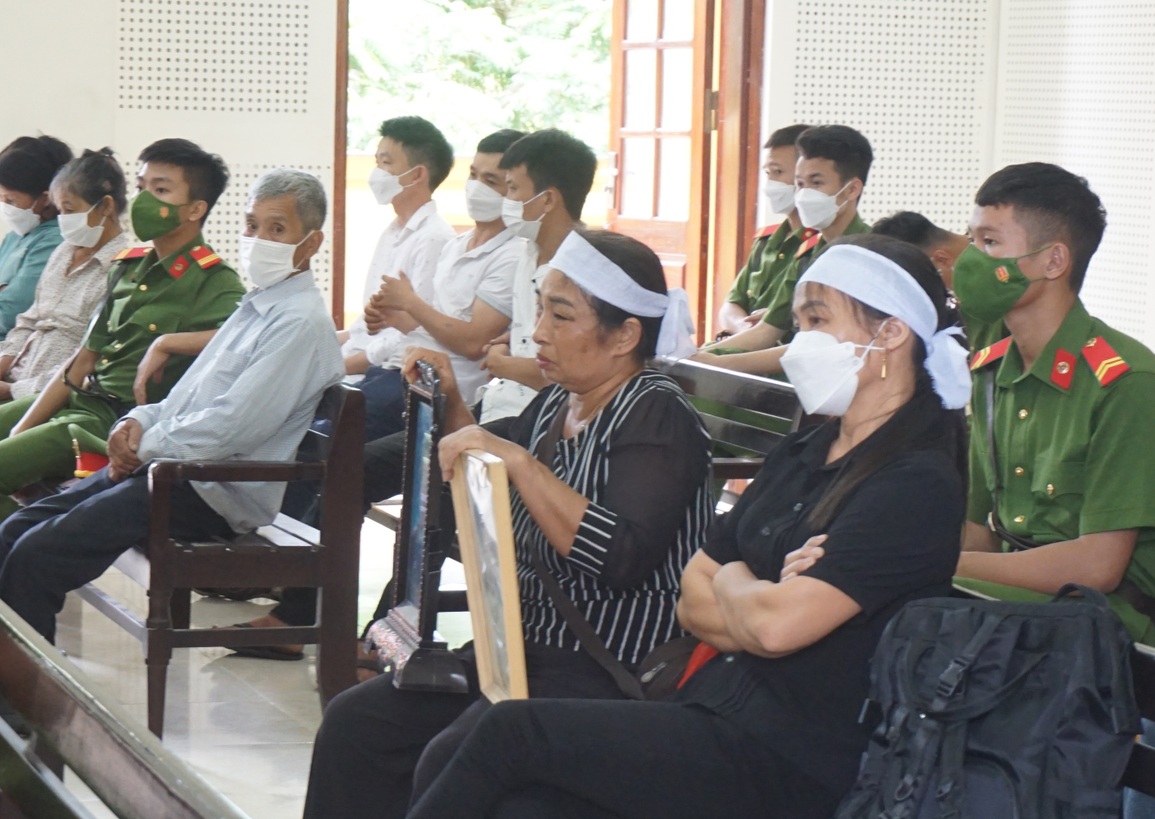 Vung dao giết người vì mâu thuẫn việc chặt cây rừng - 2 Vung dao giết người vì mâu thuẫn việc chặt cây rừng - 2