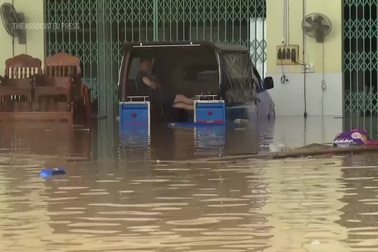 Lũ lụt ảnh hưởng 1,9 triệu người, Thái Lan điều tàu sân bay chở đồ cứu trợ