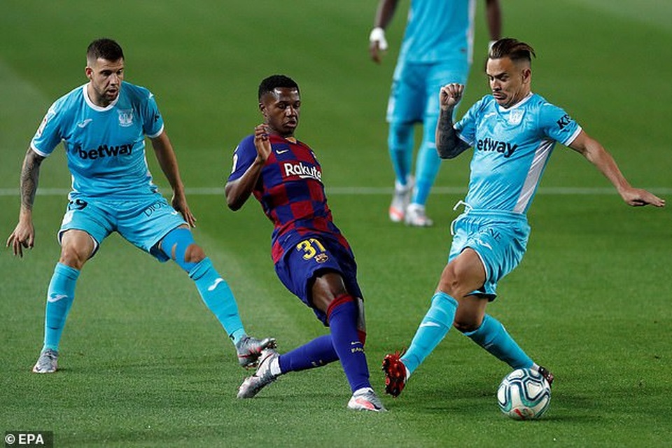 Messi ghi bàn, Barcelona tiếp tục tạo cách biệt 5 điểm với Real Madrid - 5 Messi ghi bàn, Barcelona tiếp tục tạo cách biệt 5 điểm với Real Madrid - 5