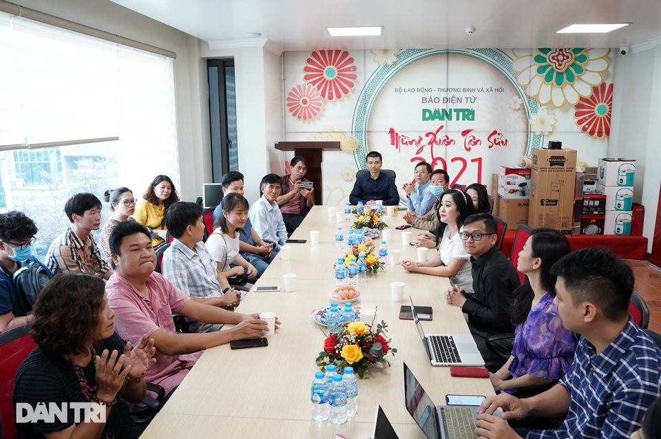 Báo Dân trí trao giải cuộc thi ảnh Xuân tin yêu - 1