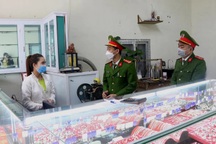 Hi hữu: Cặp đôi 9X lừa tiền chủ tiệm vàng đến... 15 lần