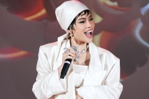 Hồ Ngọc Hà xuất hiện với phong cách khác lạ, nổi bật giữa dàn hoa hậu