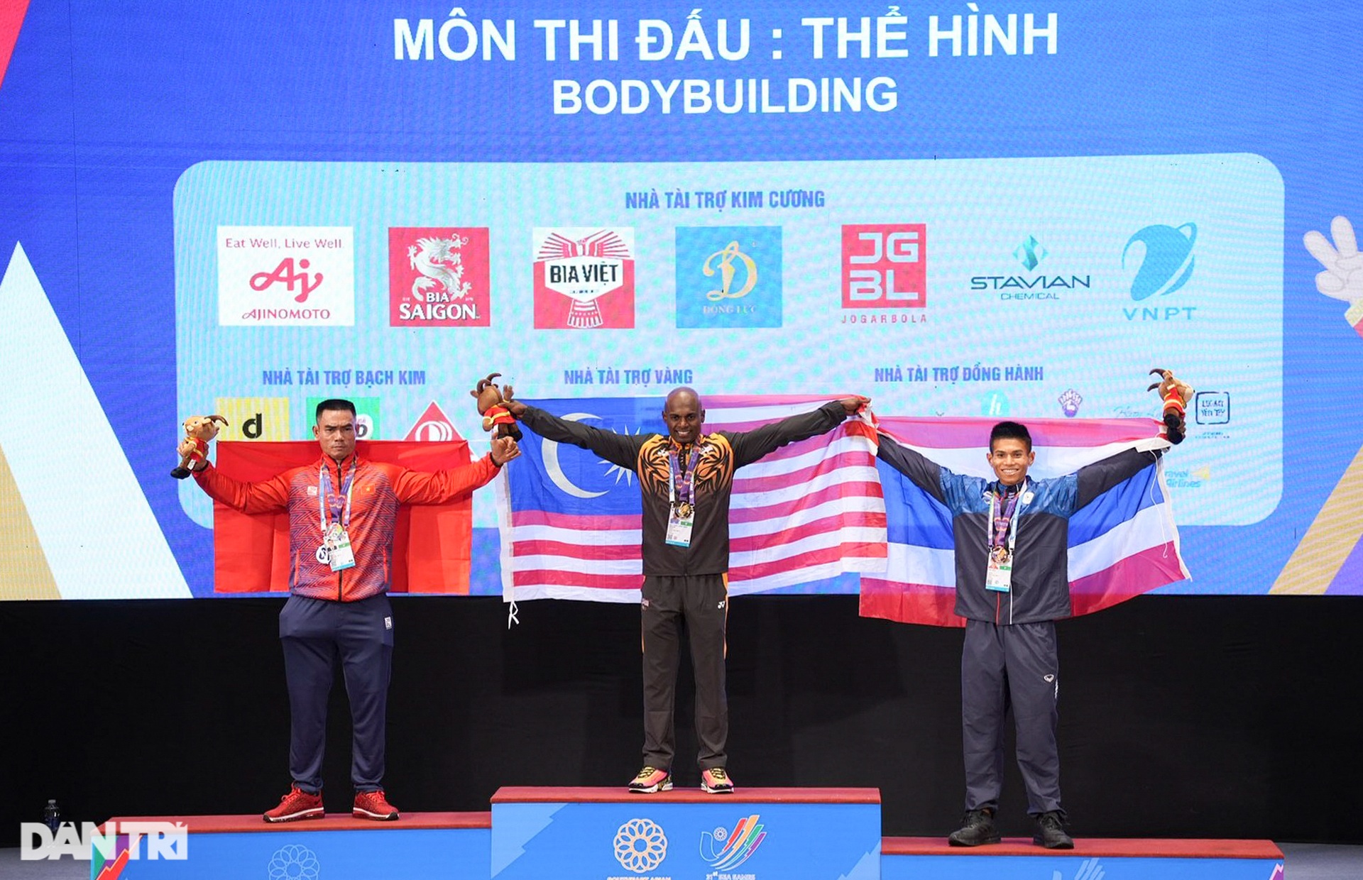 Mãn nhãn màn trình diễn của các nữ lực sĩ giành HCV tại SEA Games 31 - 21