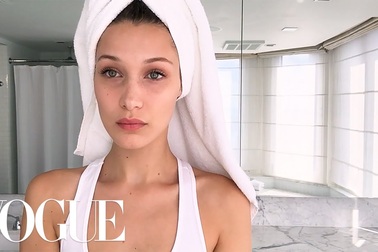 Bella Hadid hướng dẫn chăm sóc da