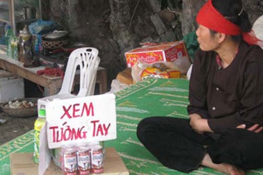 Chồng đòi đốt nhà thầy bói vì vợ tin phán bậy