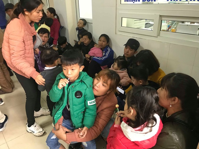 Hà Nội: Tiếp tục thêm hàng trăm bệnh nhân nhi đi xét nghiệm sau sự việc phát hiện sán lợn - Ảnh 4. Hà Nội: Tiếp tục thêm hàng trăm bệnh nhân nhi đi xét nghiệm sau sự việc phát hiện sán lợn - Ảnh 4.