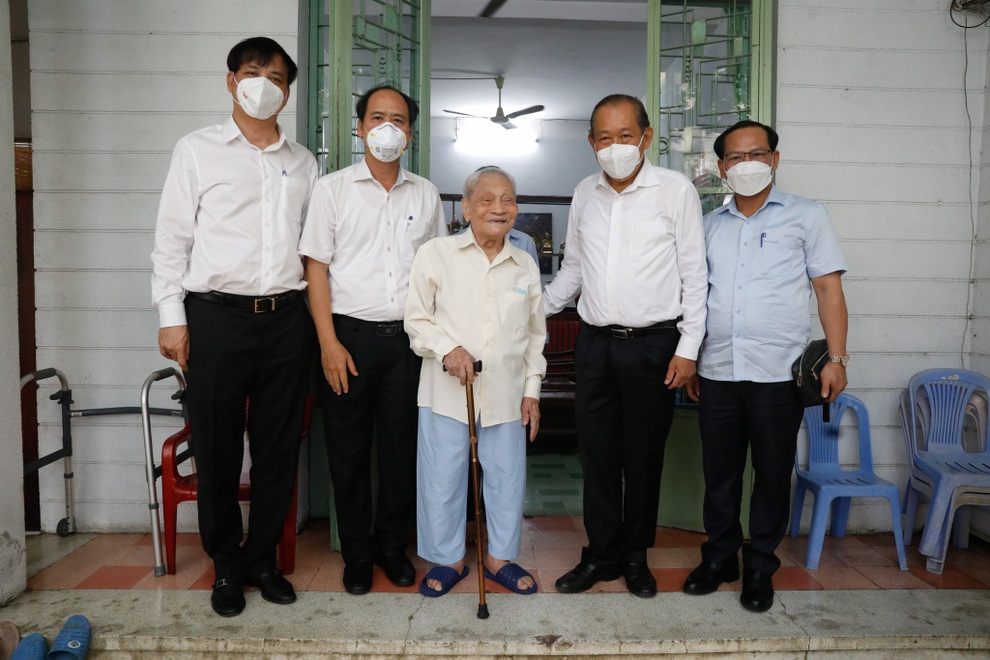 Phó Thủ tướng: Không được để gia đình chính sách gặp khó khăn vì Covid-19 - 1 Phó Thủ tướng: Không được để gia đình chính sách gặp khó khăn vì Covid-19 - 1
