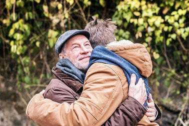 Cảm động bức thư bảo vệ cháu trai gay rất “ngầu” của ông ngoại