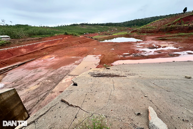 Hồ thủy lợi sạt trượt nghiêm trọng suốt một năm chưa được khắc phục