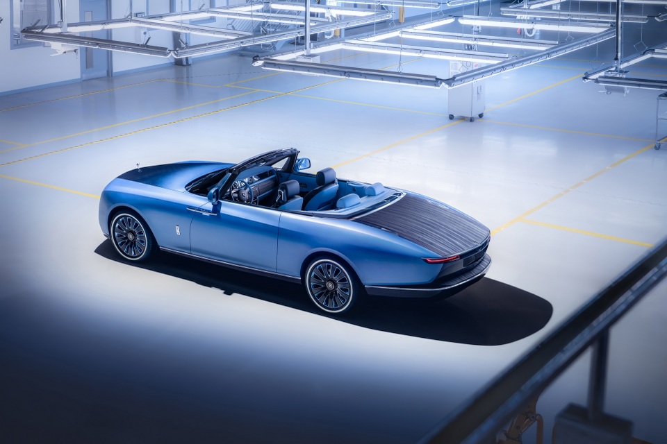 Cận cảnh siêu phẩm mới giá 28 triệu USD của Rolls-Royce - 3 Cận cảnh siêu phẩm mới giá 28 triệu USD của Rolls-Royce - 3
