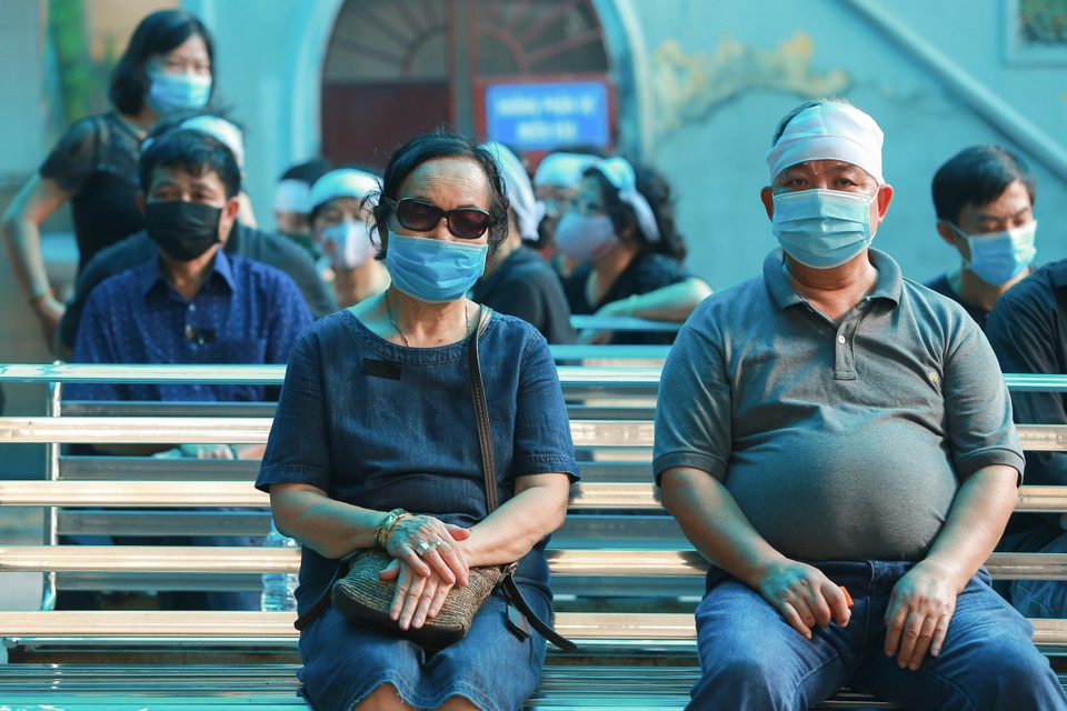 Người thân, đồng nghiệp nghẹn ngào tiễn biệt NSND Trần Phương - 3 Người thân, đồng nghiệp nghẹn ngào tiễn biệt NSND Trần Phương - 3
