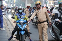 Nhận cuốc xe 25.000 đồng, tài xế "méo mặt" vì bị phạt 5 triệu đồng