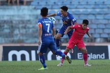 Nỗi lo của các đội bóng khi V-League hoãn vì dịch Covid-19