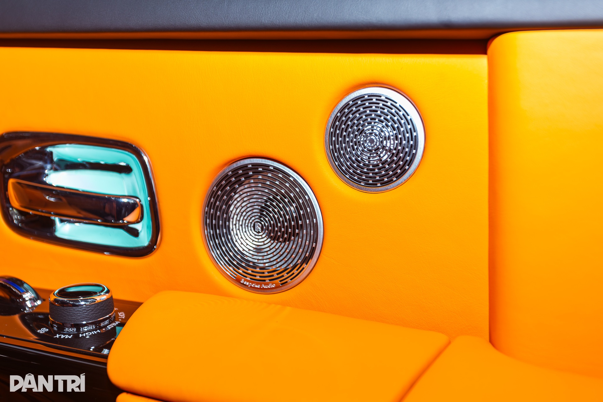 Rolls-Royce Phantom VIII chào giá 62 tỷ, rao 3 năm chưa tìm được người mua - 12