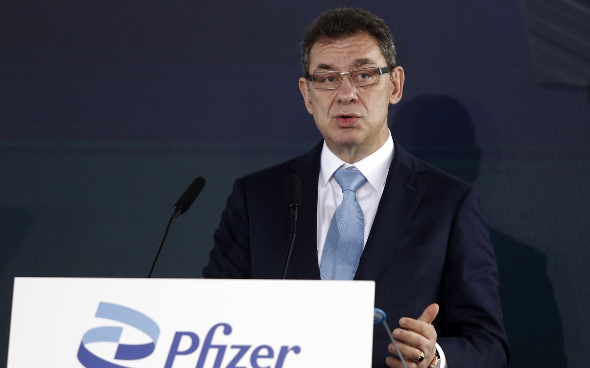 CEO Pfizer: Mũi vaccine thứ 4 có thể sớm hơn dự kiến vì biến chủng Omicron - 1 CEO Pfizer: Mũi vaccine thứ 4 có thể sớm hơn dự kiến vì biến chủng Omicron - 1