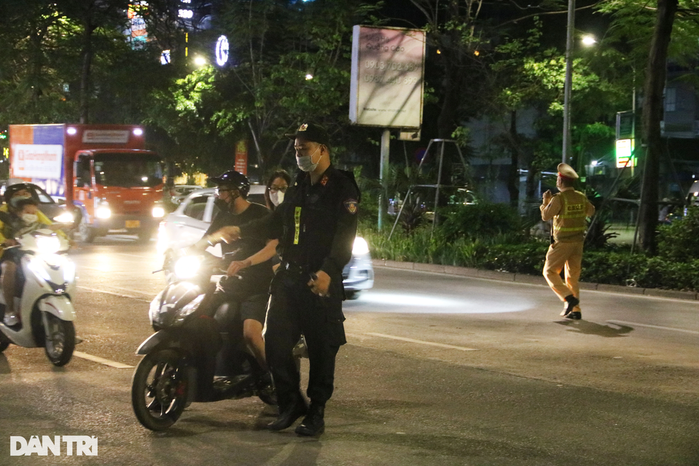 Bị kiểm tra độ cồn, tài xế chây ỳ không chấp hành vì nhà gần đây - 1 Bị kiểm tra độ cồn, tài xế chây ỳ không chấp hành vì nhà gần đây - 1