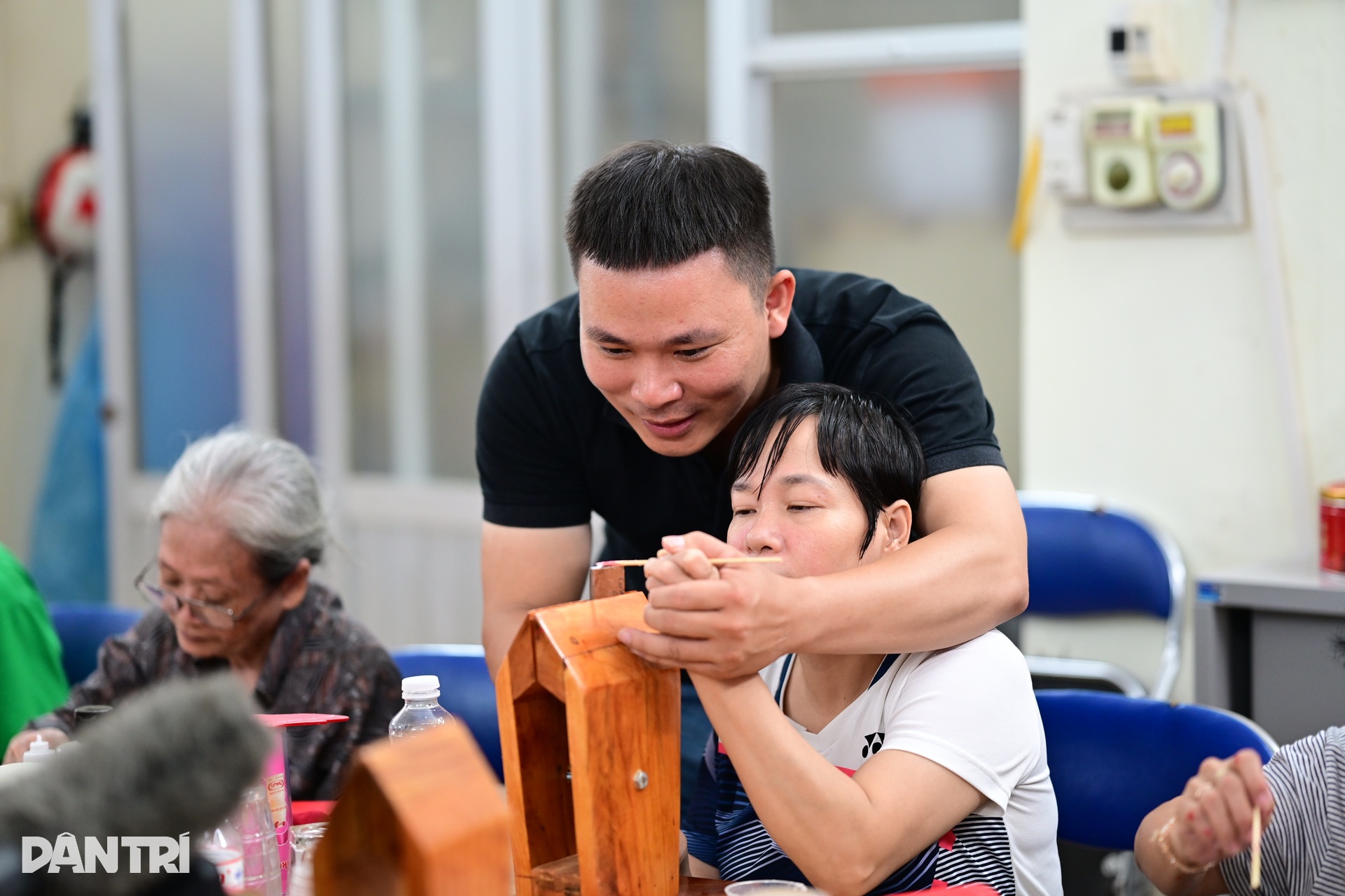 Bộ sưu tập cờ đỏ sao vàng tạo nên từ nghị lực của những người khuyết tật - 7