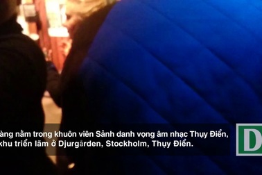 Du khách thích thú hát những khúc ca bất hủ trong bảo tàng ABBA