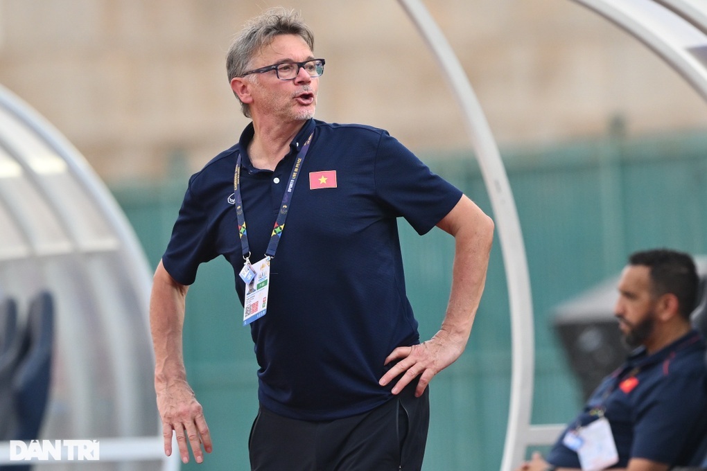 Những bài toán HLV Troussier cần giải trước thềm vòng loại World Cup - 2 Những bài toán HLV Troussier cần giải trước thềm vòng loại World Cup - 2