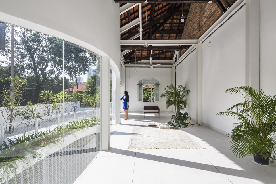 Giếng trời hình giọt nước khổng lồ trong căn biệt thự ở Sài Gòn - 10