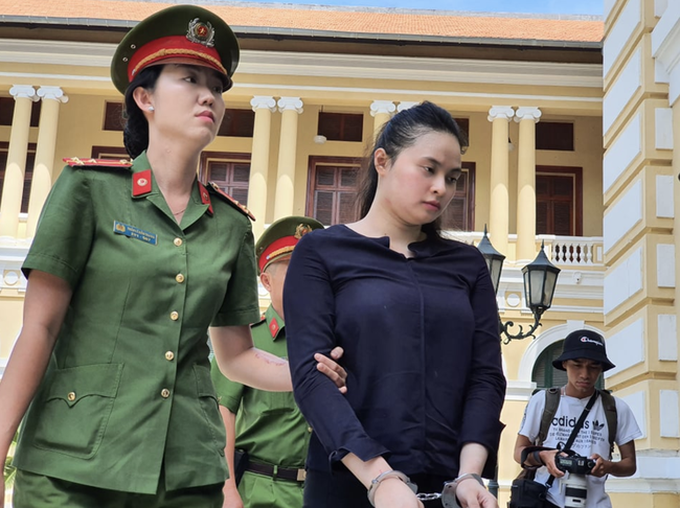 Phiên xét xử buổi chiều "trùm ma túy" Văn Kính Dương và hot girl Ngọc Miu: Tiếp tục đọc bản cáo trạng dang dở - Ảnh 2. Phiên xét xử buổi chiều "trùm ma túy" Văn Kính Dương và hot girl Ngọc Miu: Tiếp tục đọc bản cáo trạng dang dở - Ảnh 2.