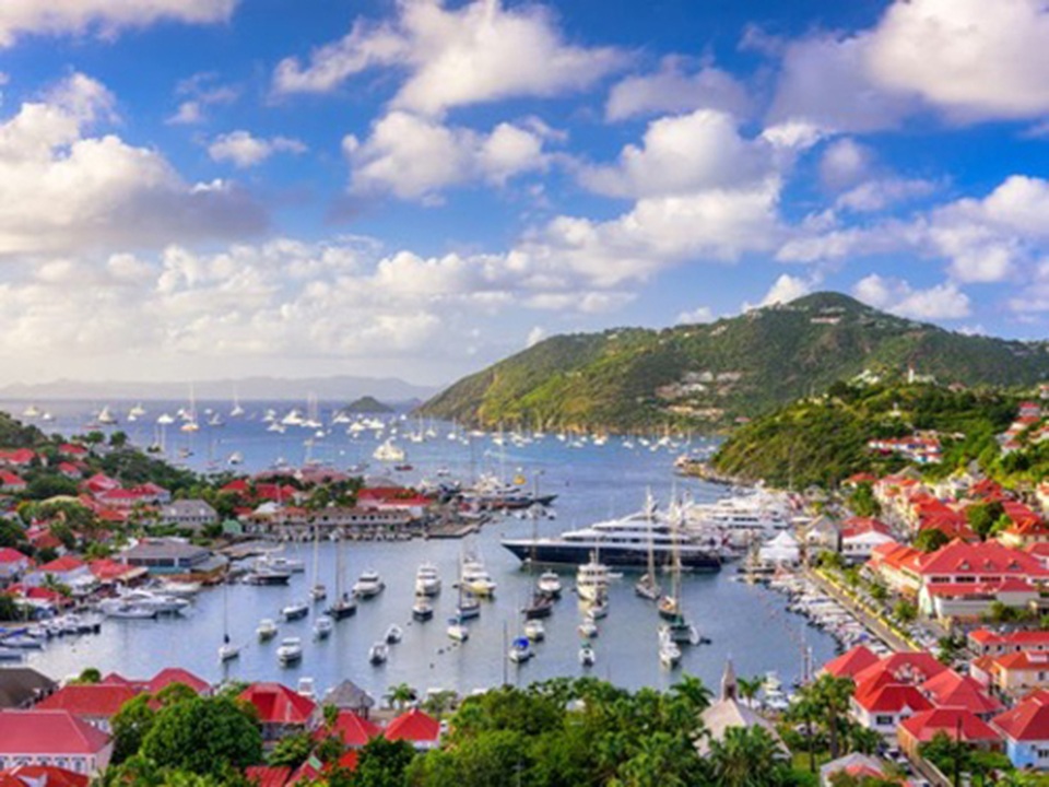 Tỷ phú Hollywood hứng búa rìu dư luận vì tự cách ly sang chảnh - 6 Tỷ phú Hollywood hứng búa rìu dư luận vì tự cách ly sang chảnh - 6