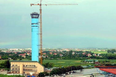 Máy bay xuống Nội Bài phải "né" đài không lưu