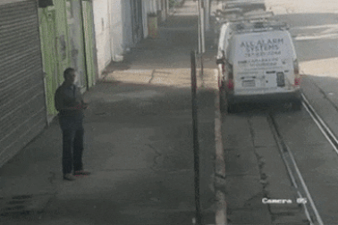 Chiếc Tesla Model X làm loạn phố, tài xế đổ lỗi... tại xe