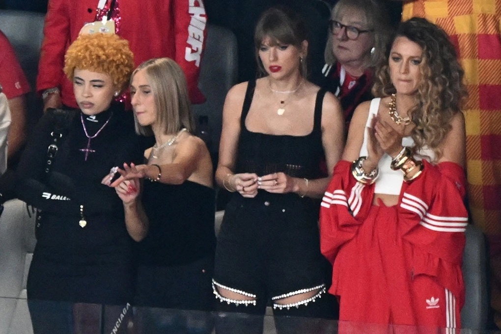Taylor Swift đi xem bạn trai thi đấu, mặc giản dị cũng hơn 62.000 USD - 3