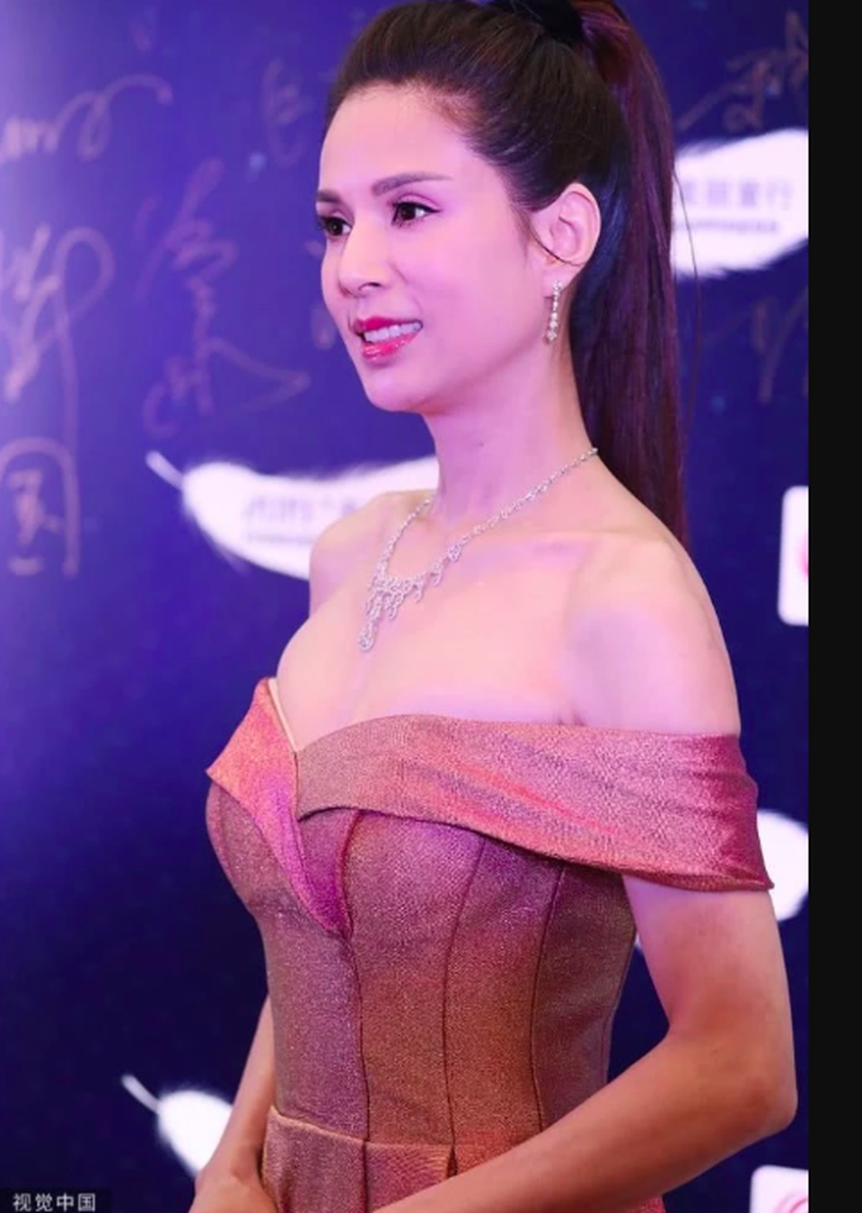 “Tiểu Long Nữ” Lý Nhược Đồng trẻ đẹp đáng ngưỡng mộ! - 1 “Tiểu Long Nữ” Lý Nhược Đồng trẻ đẹp đáng ngưỡng mộ! - 1