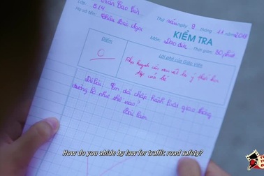 Lặng xem câu chuyện giao thông giữa Bố và Con