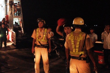 Bến phà Cát Lái hỗn loạn vì “ngáo đá” dùng dao tấn công CSGT