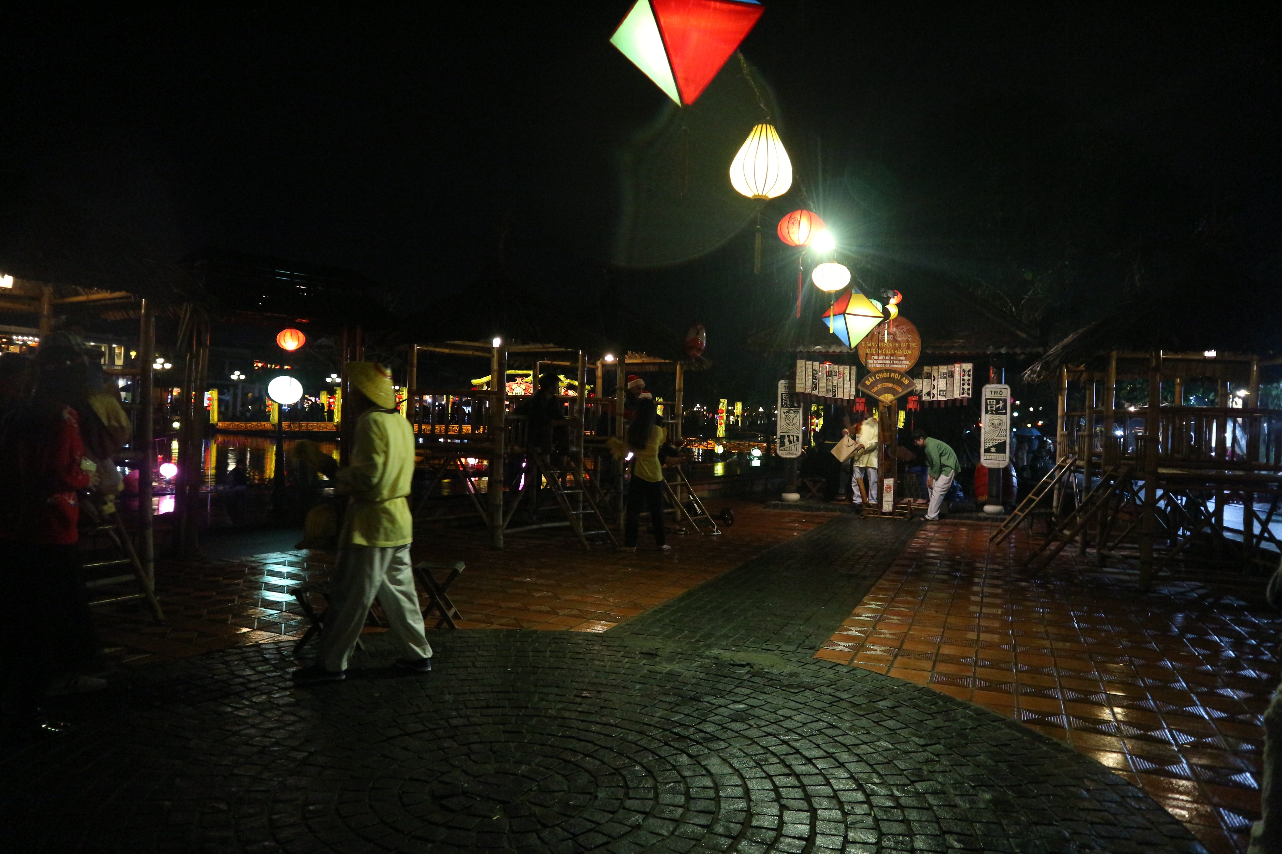 Hội An lặng lẽ đêm Giáng sinh 2020 - 7 Hội An lặng lẽ đêm Giáng sinh 2020 - 7